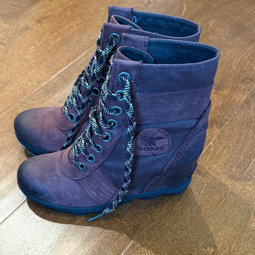 Sorel Women's Burgendy Lace Up Wedge Boots
